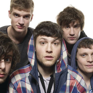 ดาวน์โหลดและฟังเพลง Toothpaste Kisses พร้อมเนื้อเพลงจาก The Maccabees