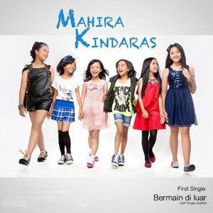 Dengarkan Bermain Diluar lagu dari Mahira Kindaras dengan lirik