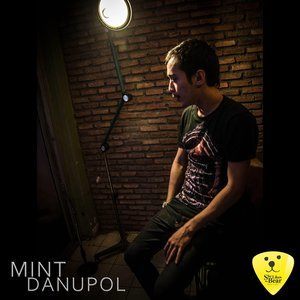 ดาวน์โหลดและฟังเพลง อย่ายึดติด พร้อมเนื้อเพลงจาก Mint Danupol