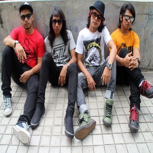 Dengarkan Cerita Dia lagu dari Aepul Drama Band dengan lirik