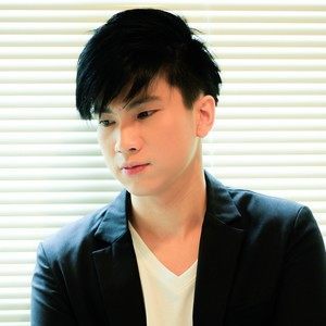 ดาวน์โหลดและฟังเพลง จันทร์ทำใจ พร้อมเนื้อเพลงจาก ปอ อธิวัฒน์