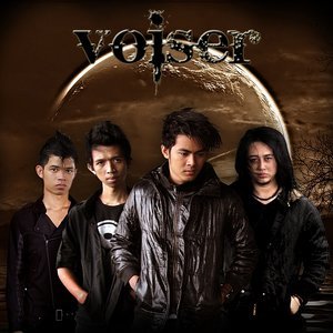 Dengarkan Tetap Tersenyum lagu dari Voiser dengan lirik