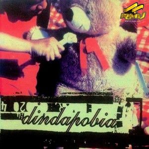 Dengarkan lagu Cinta Pada Pandangan Pertama nyanyian Dindapobia dengan lirik