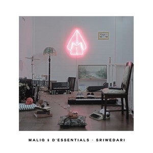 Dengarkan lagu Drama Romantika nyanyian Maliq & D'essentials dengan lirik