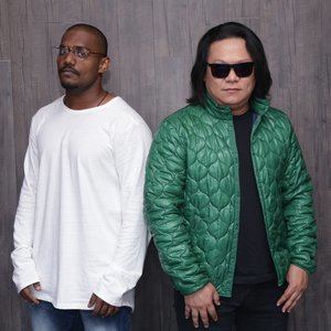 Dengarkan lagu Melangkah Laju nyanyian Iwere dengan lirik