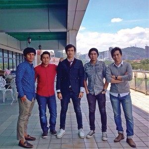 Dengarkan lagu Semanis Cinta nyanyian 6ixth Sense dengan lirik