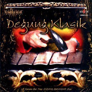 Dengarkan Kunang-Kunang lagu dari L.S. Kancana Sari dengan lirik