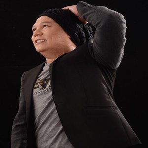 Dengarkan Dikoyak Waktu lagu dari Ronnie Hussein dengan lirik