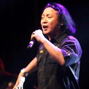 Listen to Keroncong Goyang Pak Dhe song with lyrics from Koko Thole