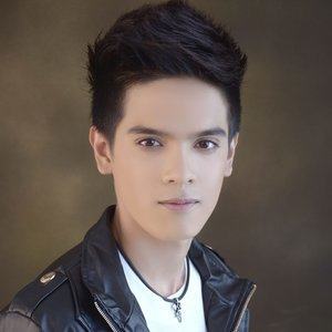 ดาวน์โหลดและฟังเพลง เธอต้องเสียน้ำตา ที่เขาโทรมาทุกที พร้อมเนื้อเพลงจาก Karn Nattakrit