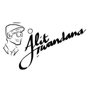 Dengarkan lagu Tersenyumlah nyanyian Alit Jiwandana dengan lirik