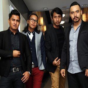 Dengarkan Biarkanlah lagu dari Drama Band dengan lirik