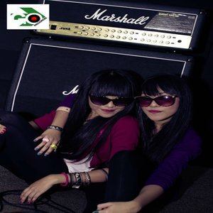 ดาวน์โหลดและฟังเพลง Happy Selalu พร้อมเนื้อเพลงจาก Roomies