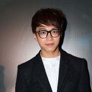 Dengarkan 百姓 lagu dari Wu Kun industry dengan lirik