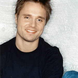 Max Martin ดาวน์โหลดและฟังเพลงฮิตจาก Max Martin