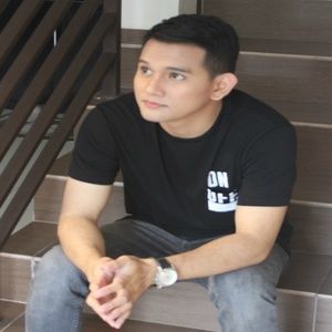 收聽Agam Lesmana的Selalu Dalam Hatiku歌詞歌曲