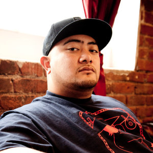 J Boog ดาวน์โหลดและฟังเพลงฮิตจาก J Boog