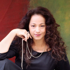 Perla Batalla ดาวน์โหลดและฟังเพลงฮิตจาก Perla Batalla