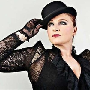 Katherine Ellis ดาวน์โหลดและฟังเพลงฮิตจาก Katherine Ellis