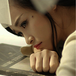 收聽Đông Nhi的Mơ Một Hạnh Phúc歌詞歌曲