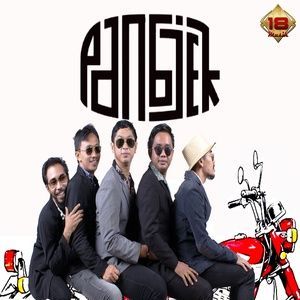 Dengarkan Sekarang Dulu lagu dari Pangjek dengan lirik