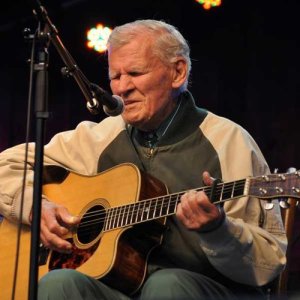 Doc Watson ดาวน์โหลดและฟังเพลงฮิตจาก Doc Watson