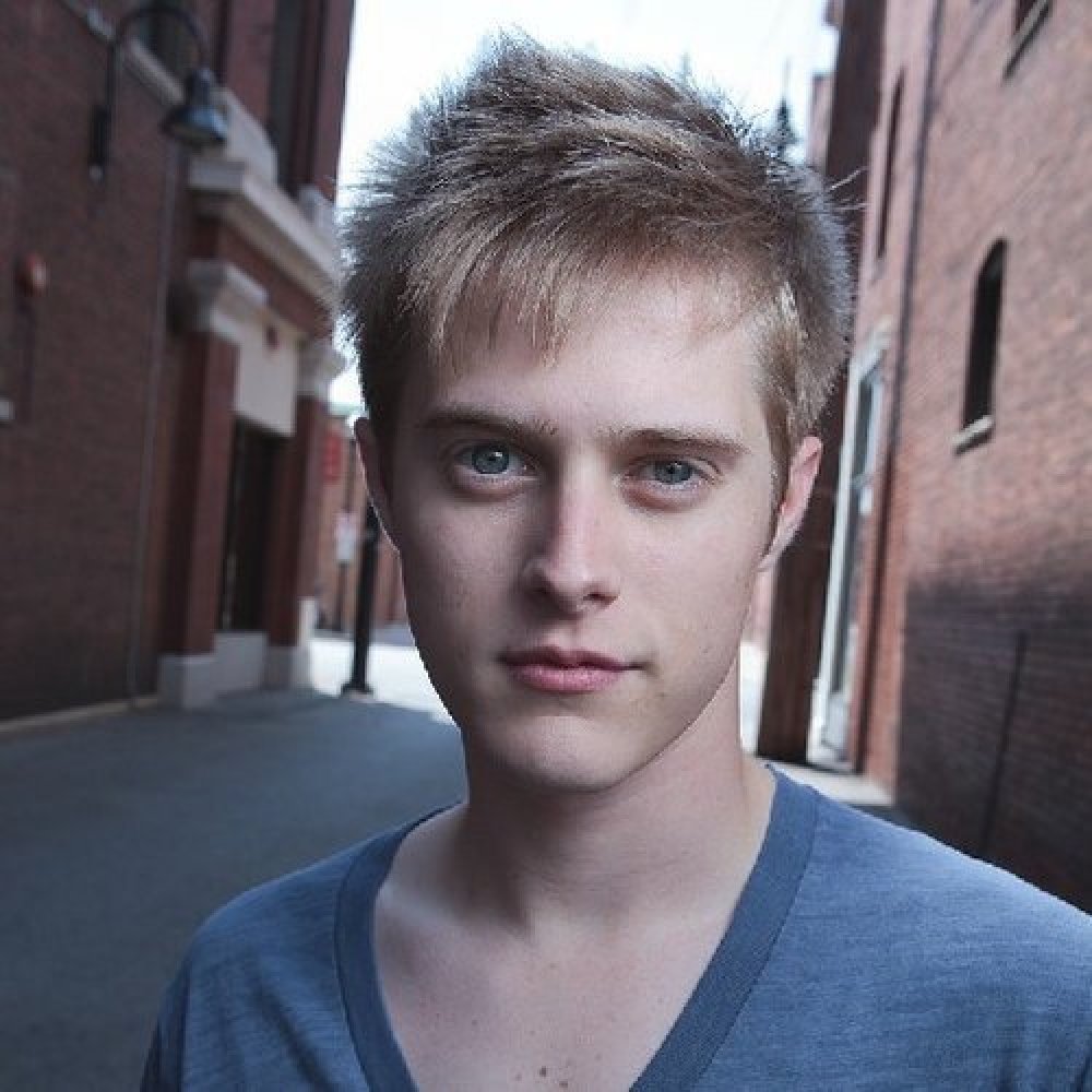 Lucas Grabeel