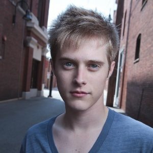 Lucas Grabeel ดาวน์โหลดและฟังเพลงฮิตจาก Lucas Grabeel