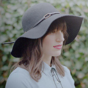 Alva Leigh ดาวน์โหลดและฟังเพลงฮิตจาก Alva Leigh