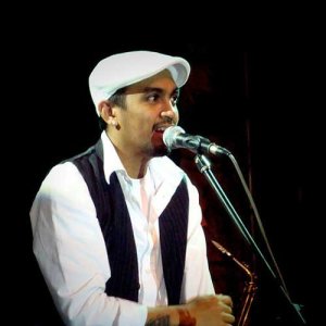 Glenn Fredly ดาวน์โหลดและฟังเพลงฮิตจาก Glenn Fredly