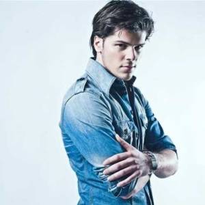 Mickael Carreira ดาวน์โหลดและฟังเพลงฮิตจาก Mickael Carreira