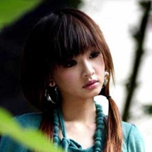 小凌 ดาวน์โหลดและฟังเพลงฮิตจาก 小凌