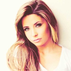 CeCe Frey ดาวน์โหลดและฟังเพลงฮิตจาก CeCe Frey