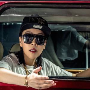 Vivian ดาวน์โหลดและฟังเพลงฮิตจาก Vivian