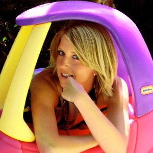 Amy Heffernan ดาวน์โหลดและฟังเพลงฮิตจาก Amy Heffernan