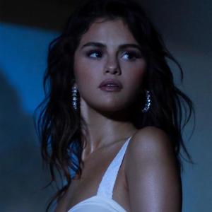 Selena Gomez ดาวน์โหลดและฟังเพลงฮิตจาก Selena Gomez