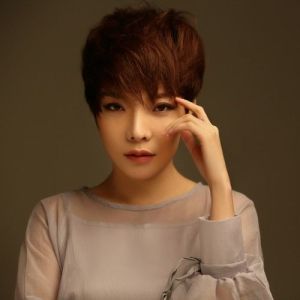 魏佳艺 ดาวน์โหลดและฟังเพลงฮิตจาก 魏佳艺