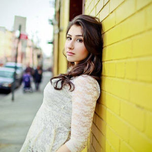 Amany ดาวน์โหลดและฟังเพลงฮิตจาก Amany