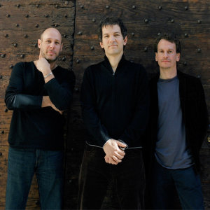 Brad Mehldau Trio ดาวน์โหลดและฟังเพลงฮิตจาก Brad Mehldau Trio