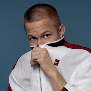 Simon Emanuel ดาวน์โหลดและฟังเพลงฮิตจาก Simon Emanuel