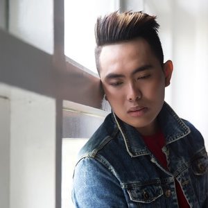 Dengarkan Atas Nama Cinta lagu dari Alfian Kadang dengan lirik