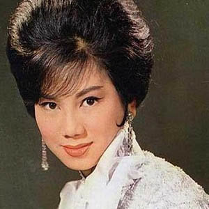 凌波 ดาวน์โหลดและฟังเพลงฮิตจาก 凌波