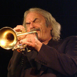 Enrico Rava ดาวน์โหลดและฟังเพลงฮิตจาก Enrico Rava