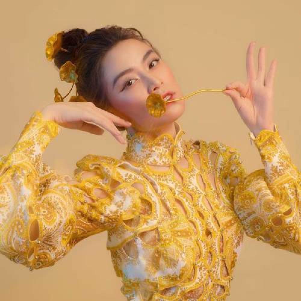 Hoang Thuy Linh