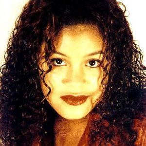 Synthia Figueroa ดาวน์โหลดและฟังเพลงฮิตจาก Synthia Figueroa