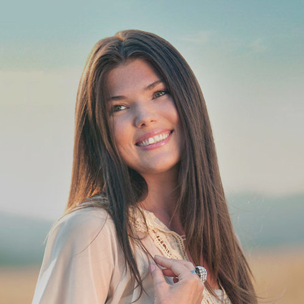 Paula Seling