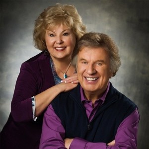 Bill & Gloria Gaither ดาวน์โหลดและฟังเพลงฮิตจาก Bill & Gloria Gaither