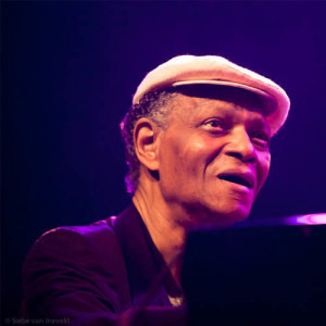 McCoy Tyner Trio ดาวน์โหลดและฟังเพลงฮิตจาก McCoy Tyner Trio