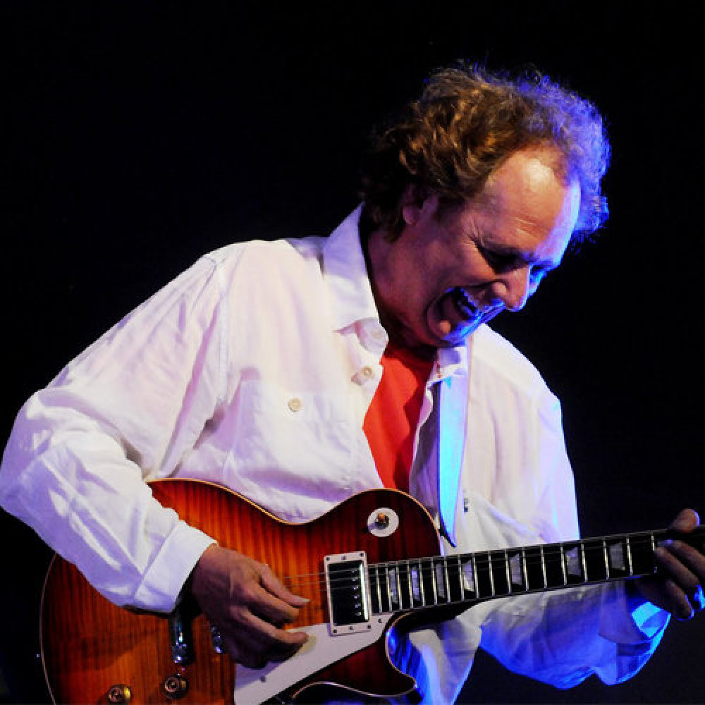 Lee Ritenour's 6 String Theory