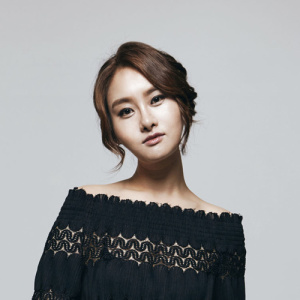 YOUNG JI ดาวน์โหลดและฟังเพลงฮิตจาก YOUNG JI